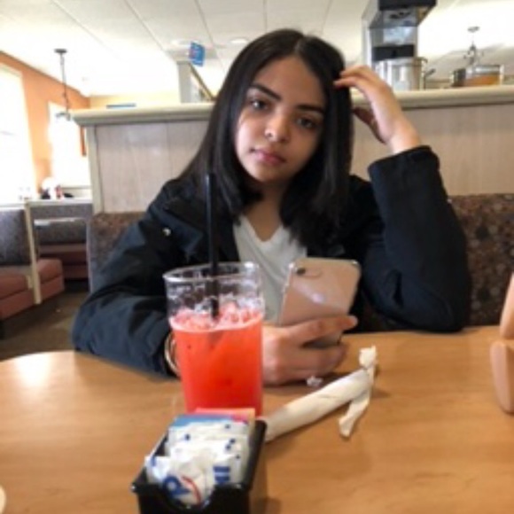 Meet your Posher, Kelly - Picture 1 of 1